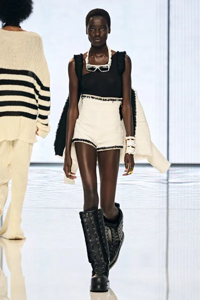 Look 28